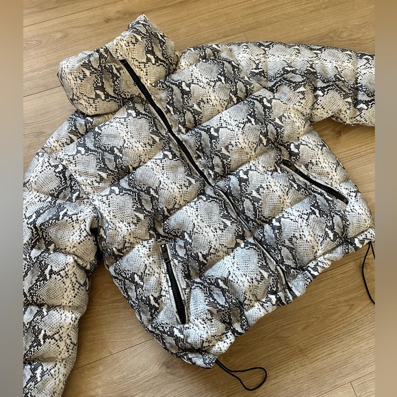 ASOS Glamorous Faux Leather Snake Print Puffer Jacket S LIKE NEW - Picture 4 of 12